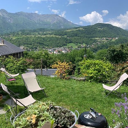 Au Cheval Blanc - Appartements Et Chambres D'Hotes アルベールヴィル エクステリア 写真