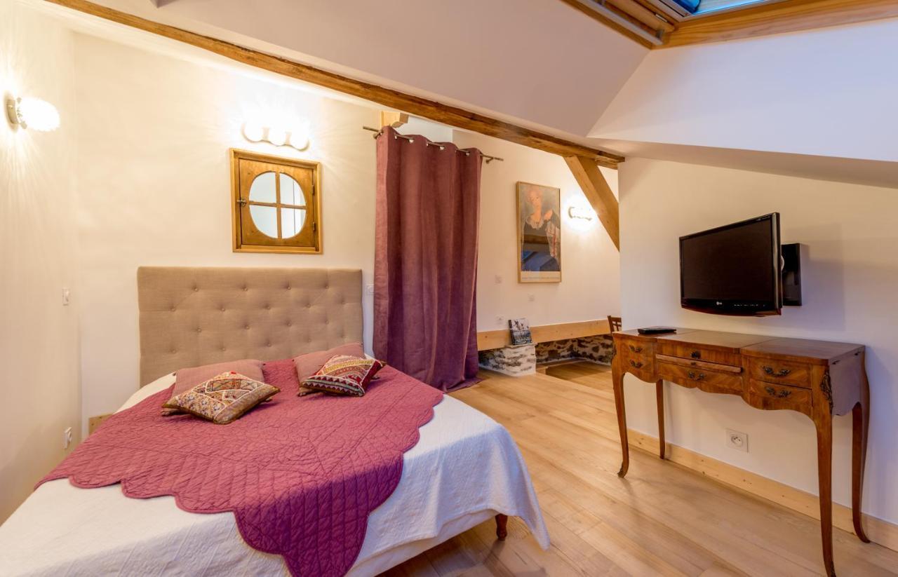 Au Cheval Blanc - Appartements Et Chambres D'Hotes アルベールヴィル エクステリア 写真