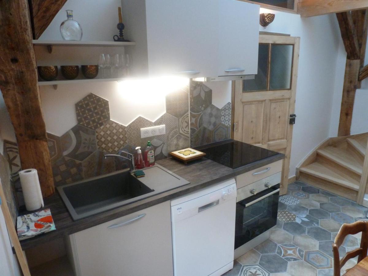 Au Cheval Blanc - Appartements Et Chambres D'Hotes アルベールヴィル エクステリア 写真