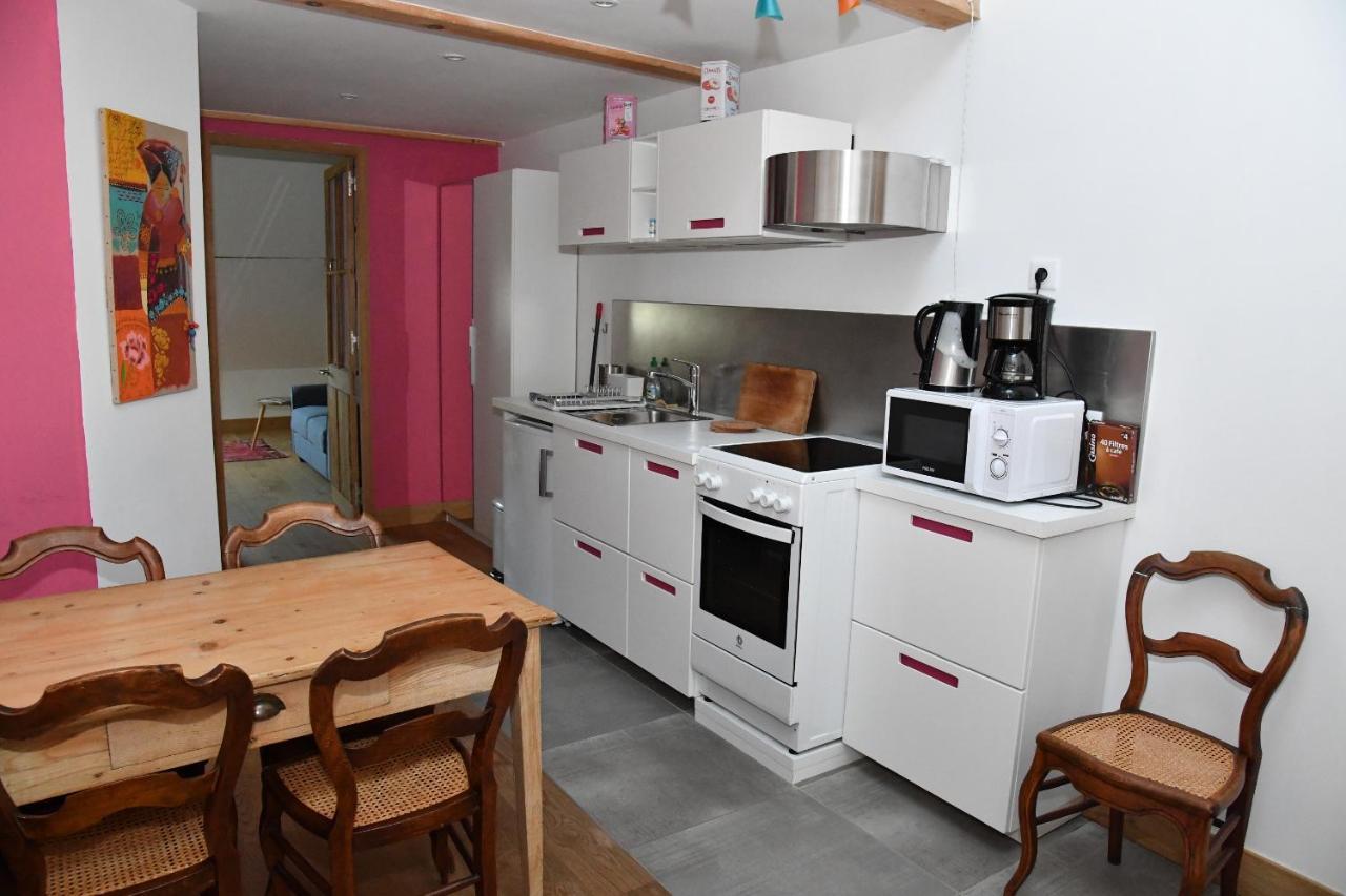 Au Cheval Blanc - Appartements Et Chambres D'Hotes アルベールヴィル エクステリア 写真