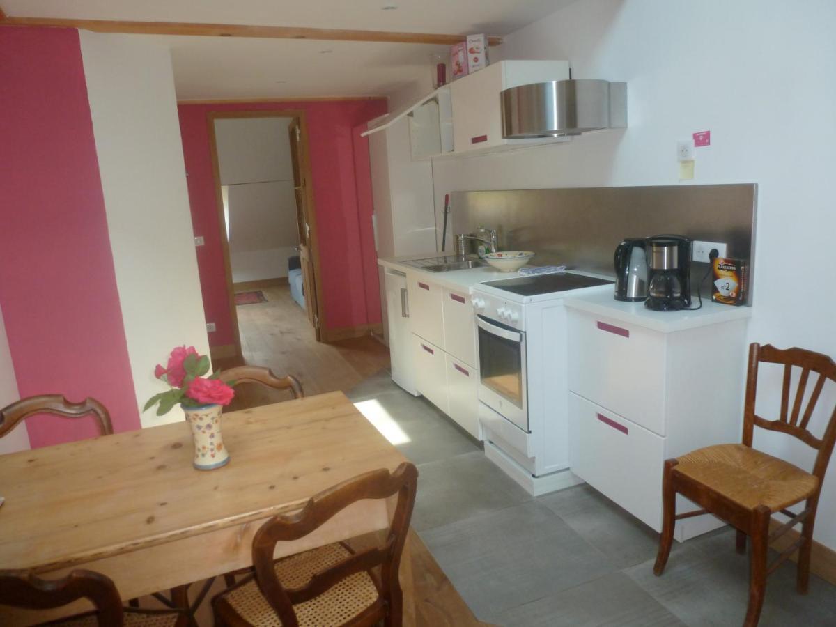 Au Cheval Blanc - Appartements Et Chambres D'Hotes アルベールヴィル エクステリア 写真