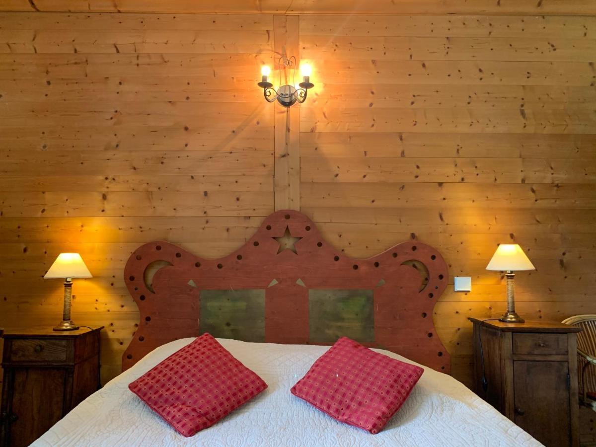 Au Cheval Blanc - Appartements Et Chambres D'Hotes アルベールヴィル エクステリア 写真
