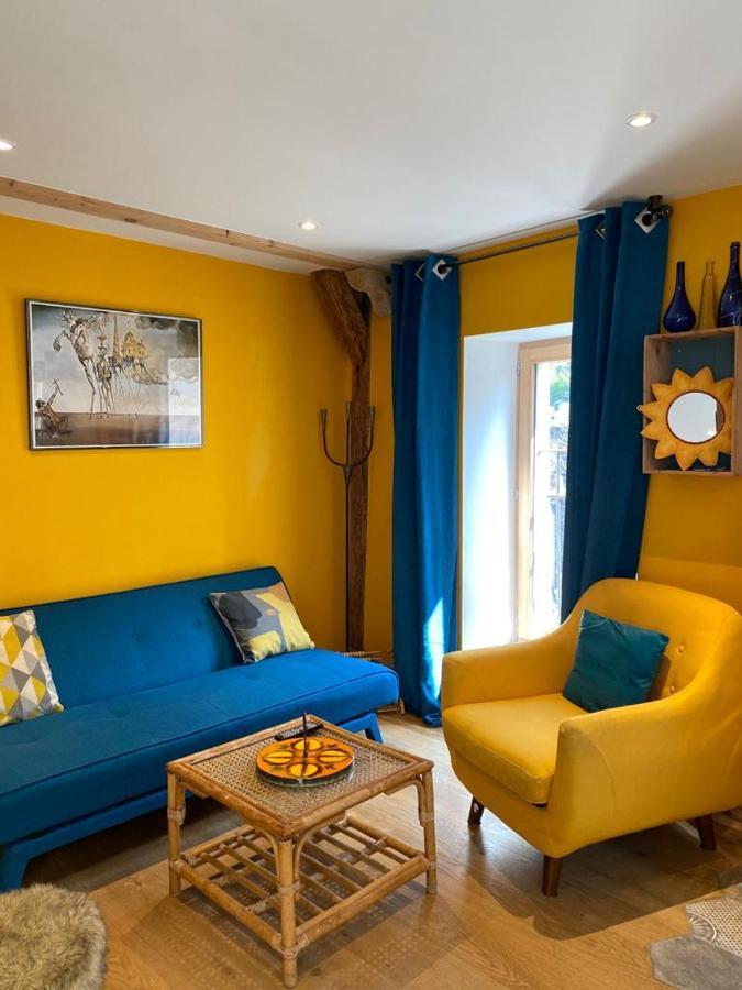 Au Cheval Blanc - Appartements Et Chambres D'Hotes アルベールヴィル エクステリア 写真